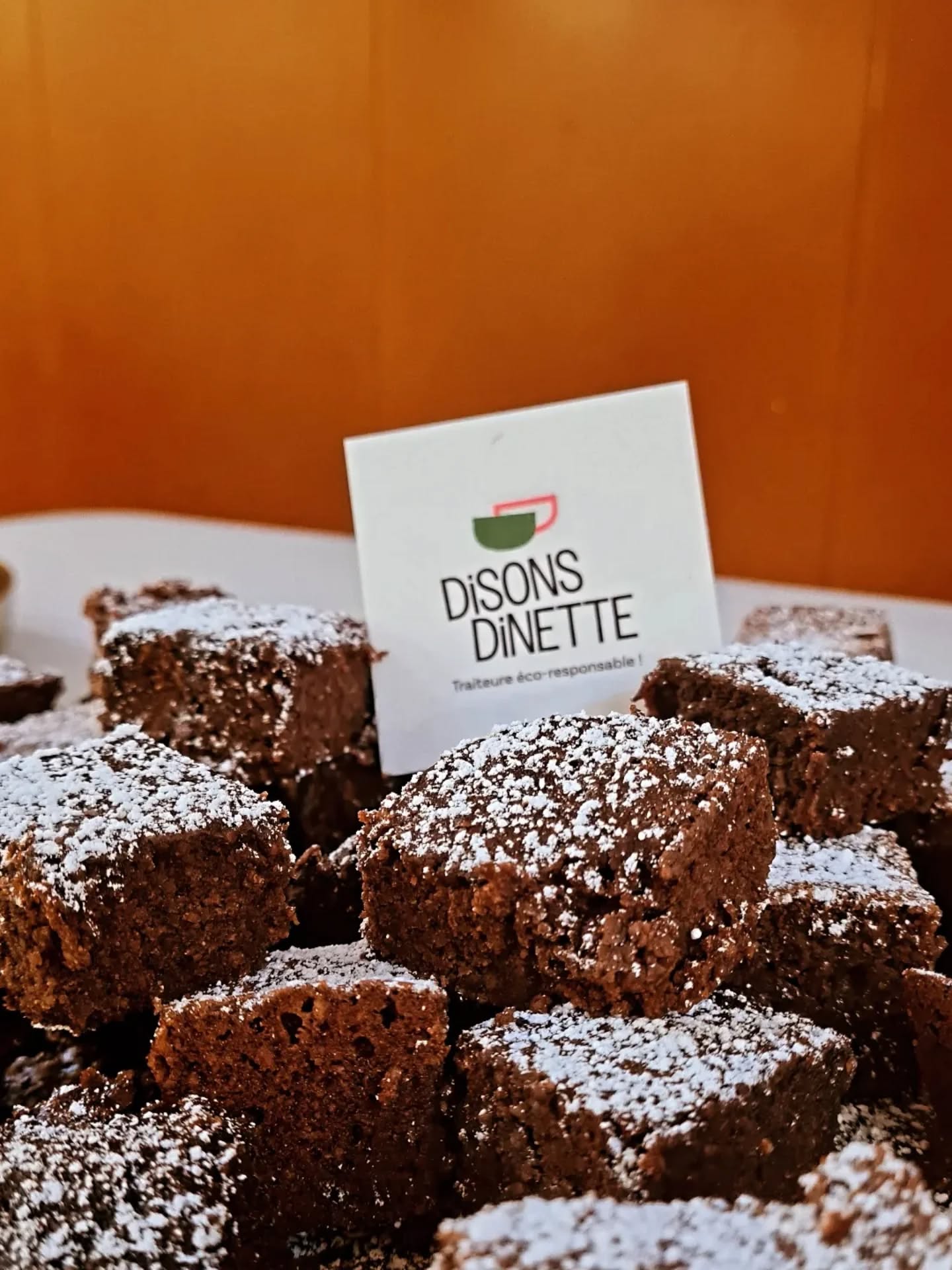 Brownies fondants et sucre glace, carte Disons Dinette