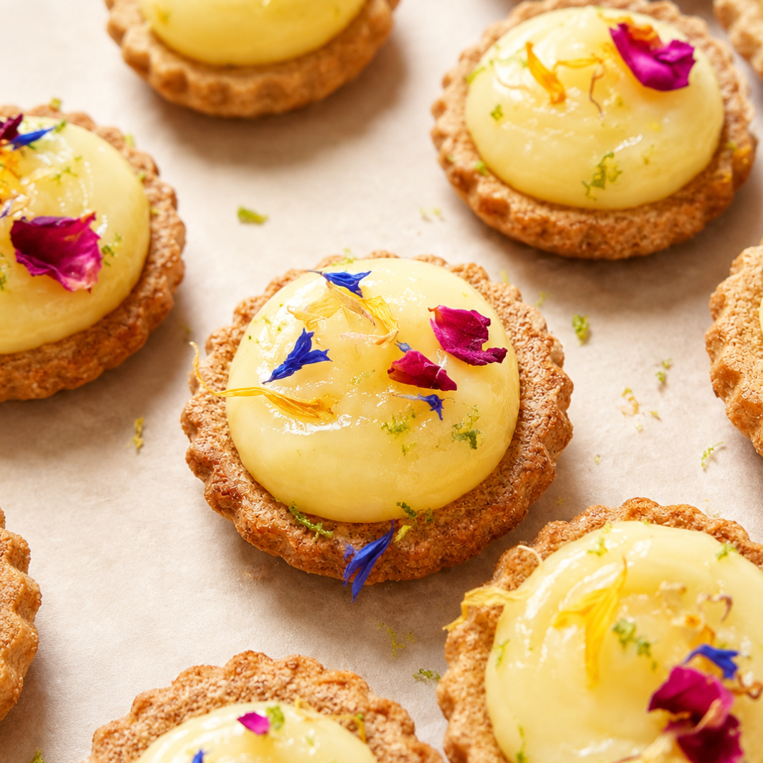 Tartelettes au citron et fleurs comestibles